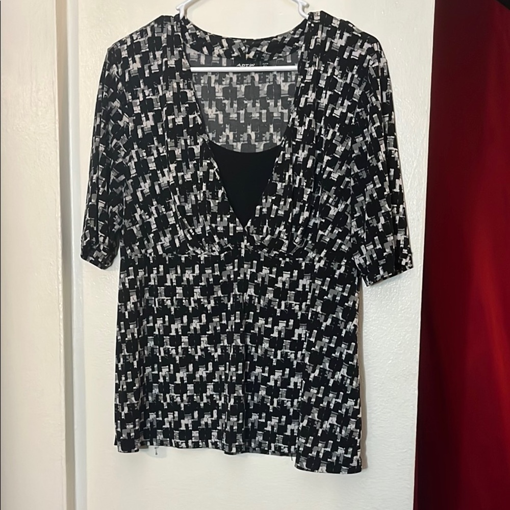 Apt. 9 Black and White Fitted Cut Out Blouse